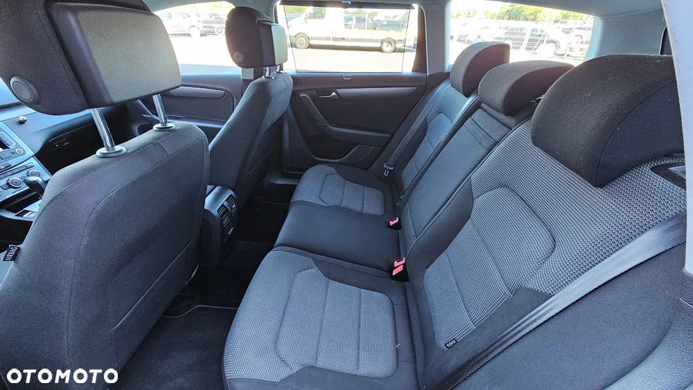 Volkswagen Passat 2.0 TDI Comfortline DSG - 5