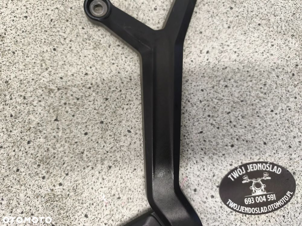 Set prawy tył, podnóżek pasażera Triumph Trident 660 2022 - 3