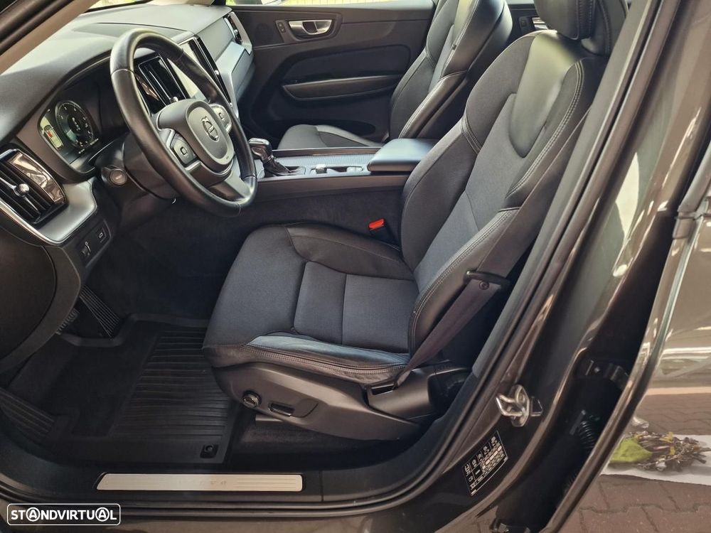Volvo XC 60 2.0 D4 Momentum Geartronic - 10
