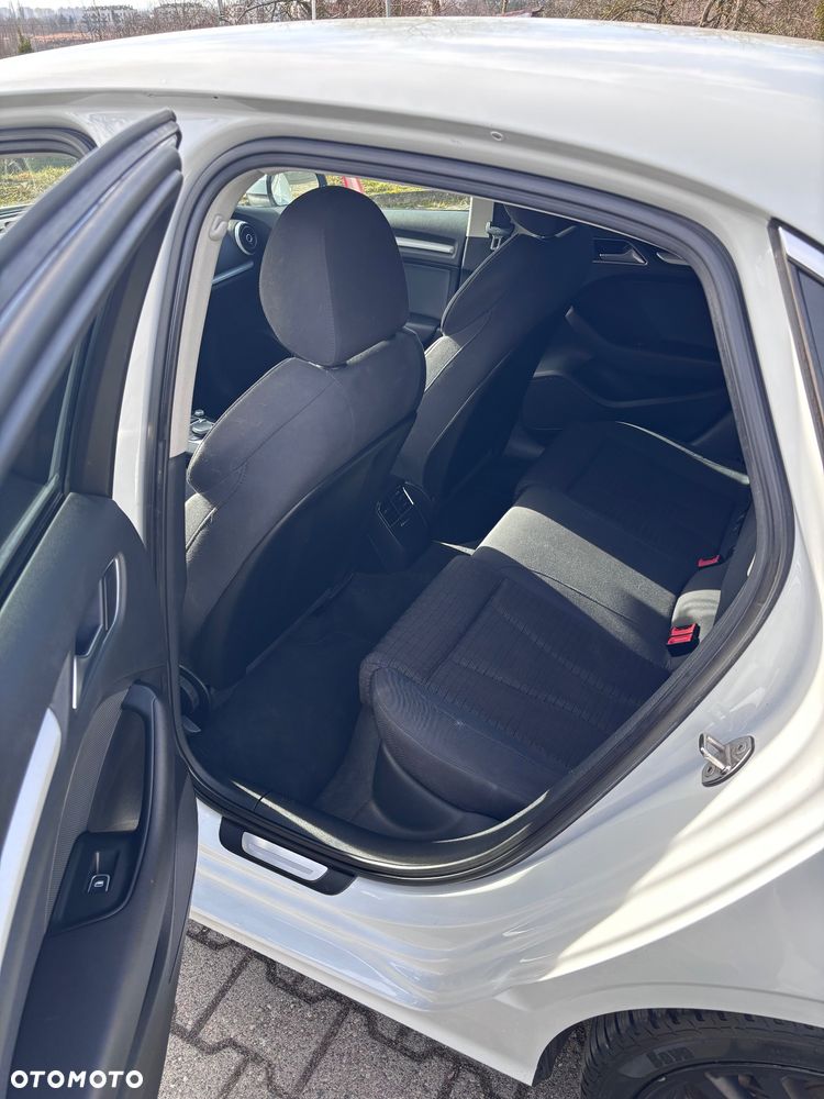 Audi A3 Limousine 1.4 TFSI cylinder on demand S tronic Ambiente - 5