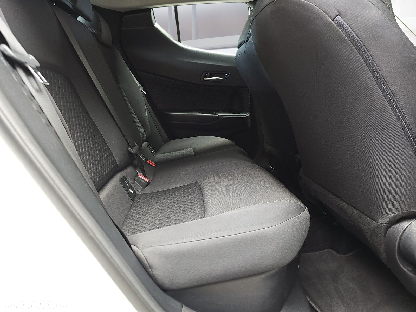 Toyota C-HR 1.8 Hybrid GPF Comfort - 19