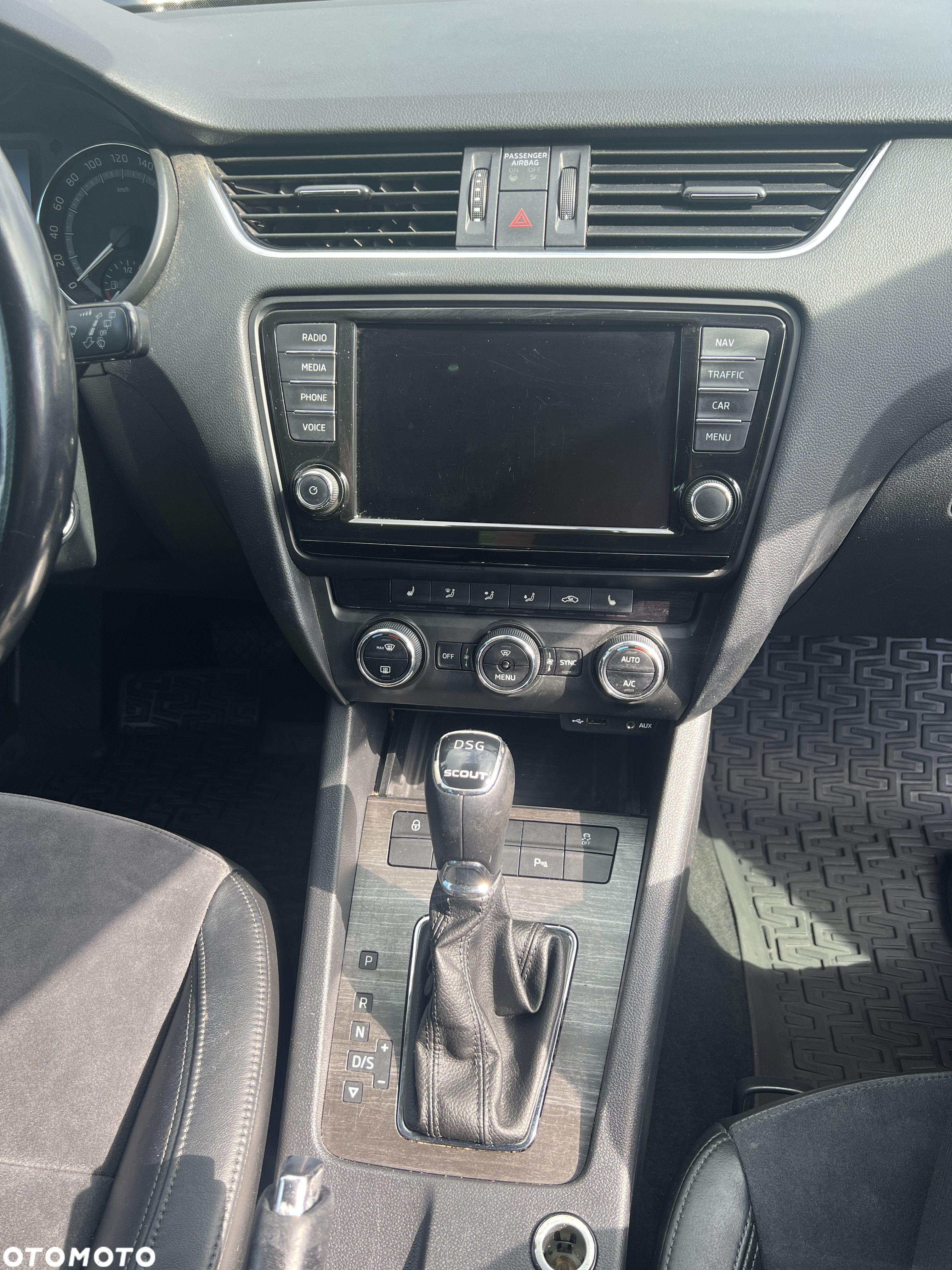 Skoda Octavia Scout 2.0 TDI 4x4 DSG - 25