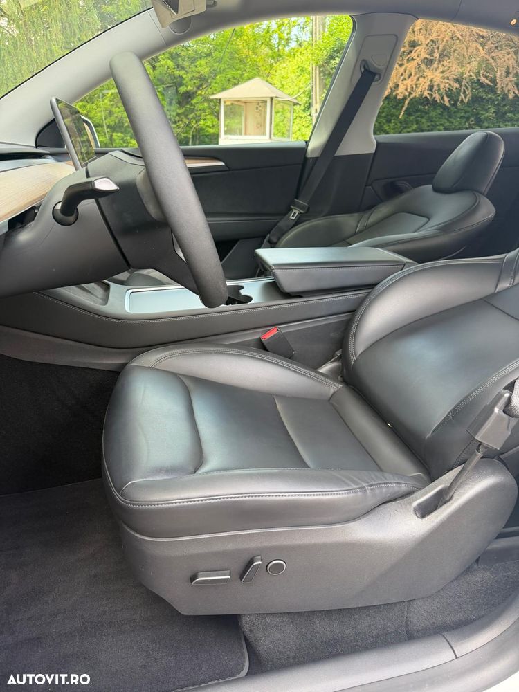Tesla Model Y Long Range Dual Motor AWD - 16