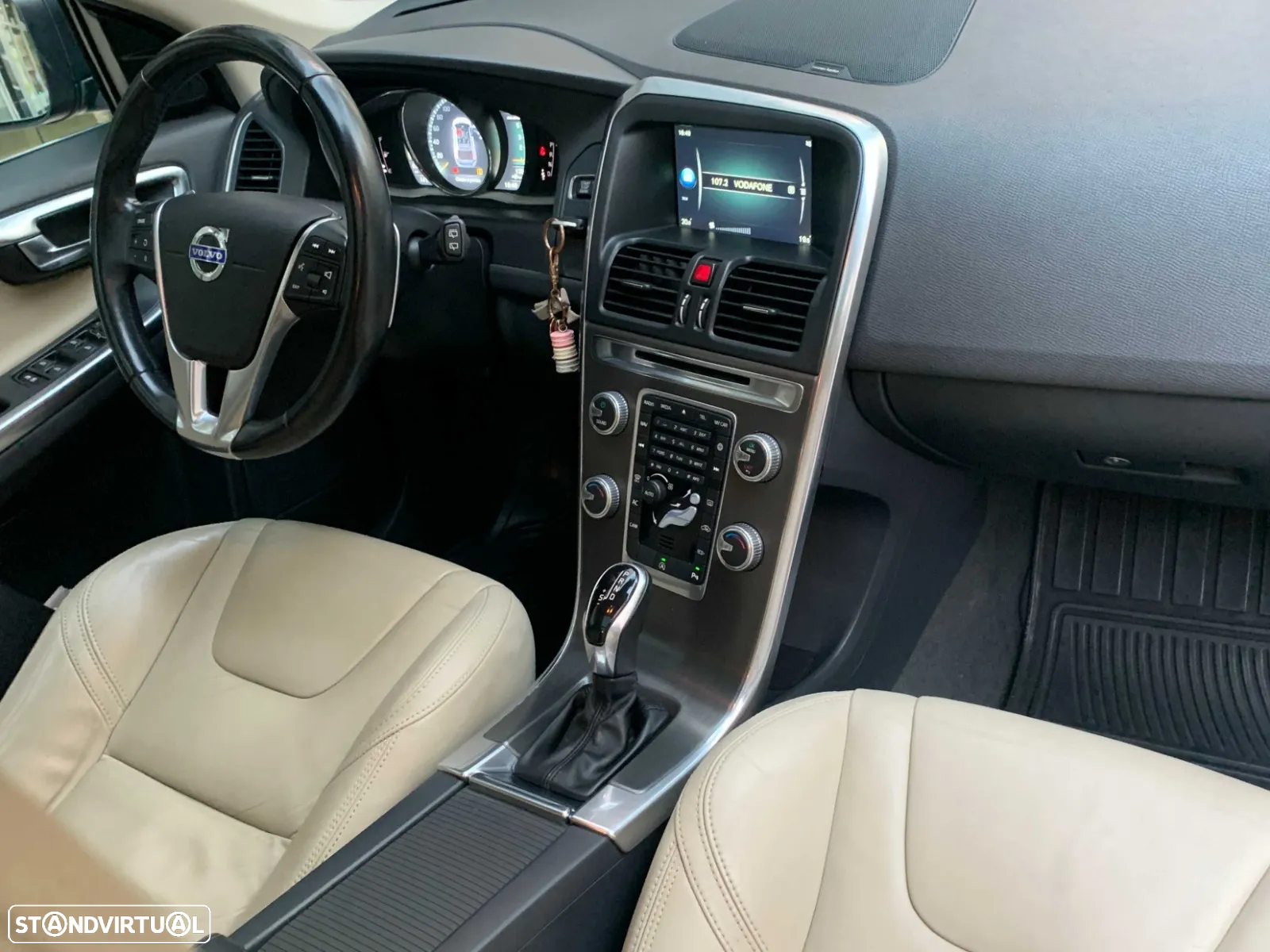Volvo XC 60 2.0 D4 R-Design Summum Geartronic - 9