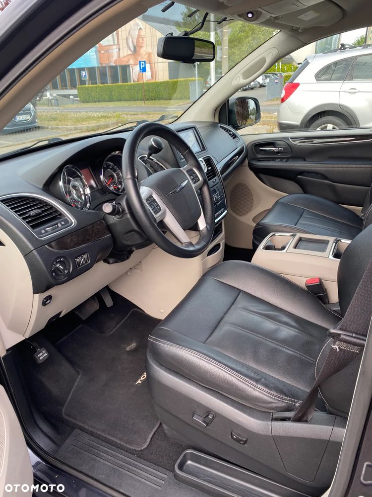 Chrysler Town & Country 3.6 Limited - 5