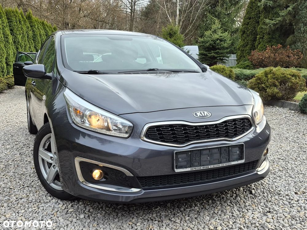 Kia Ceed 1.4 CVVT Dream Team Edition - 1