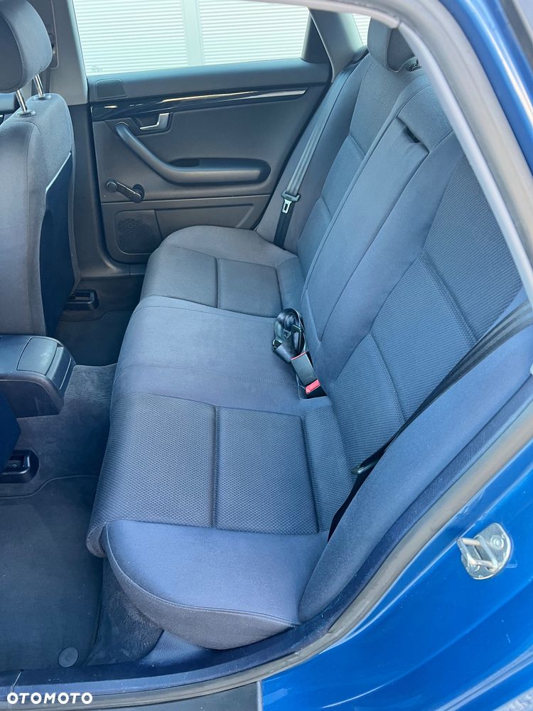 Audi A4 Limousine - 12