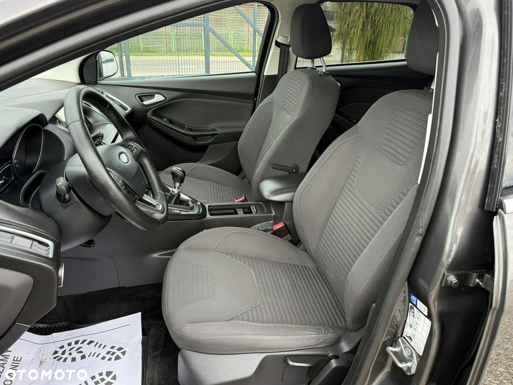Ford Focus - 25