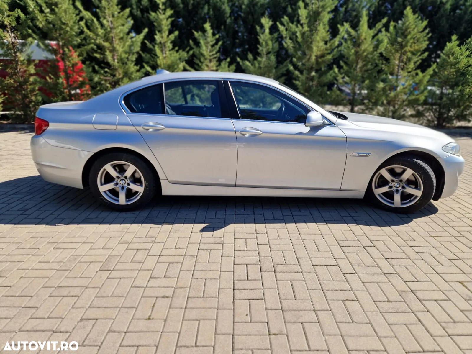 BMW Seria 5 520d Efficient Dynamics Edition - 12