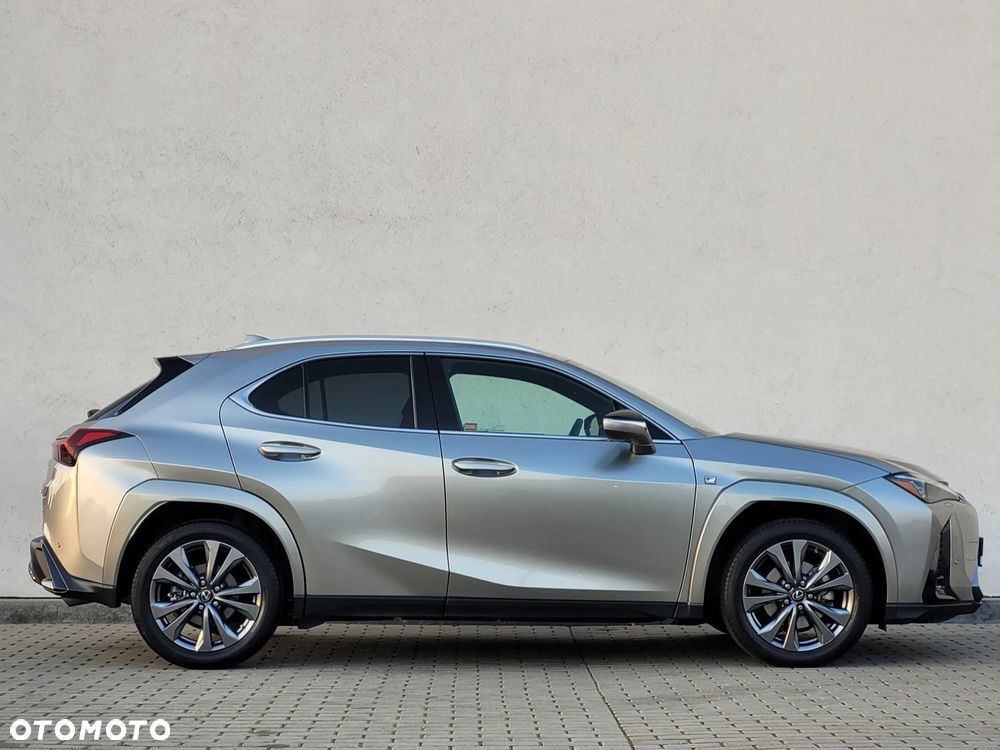 Lexus UX 250h F Sport AWD - 10