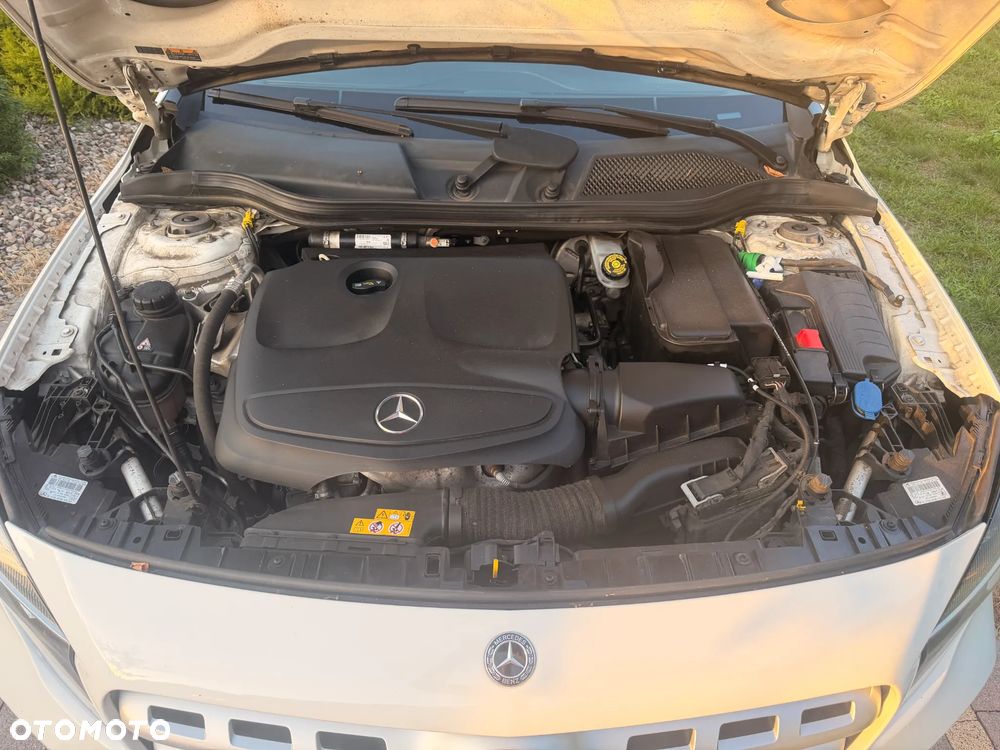 Mercedes-Benz GLA 180 Urban - 9