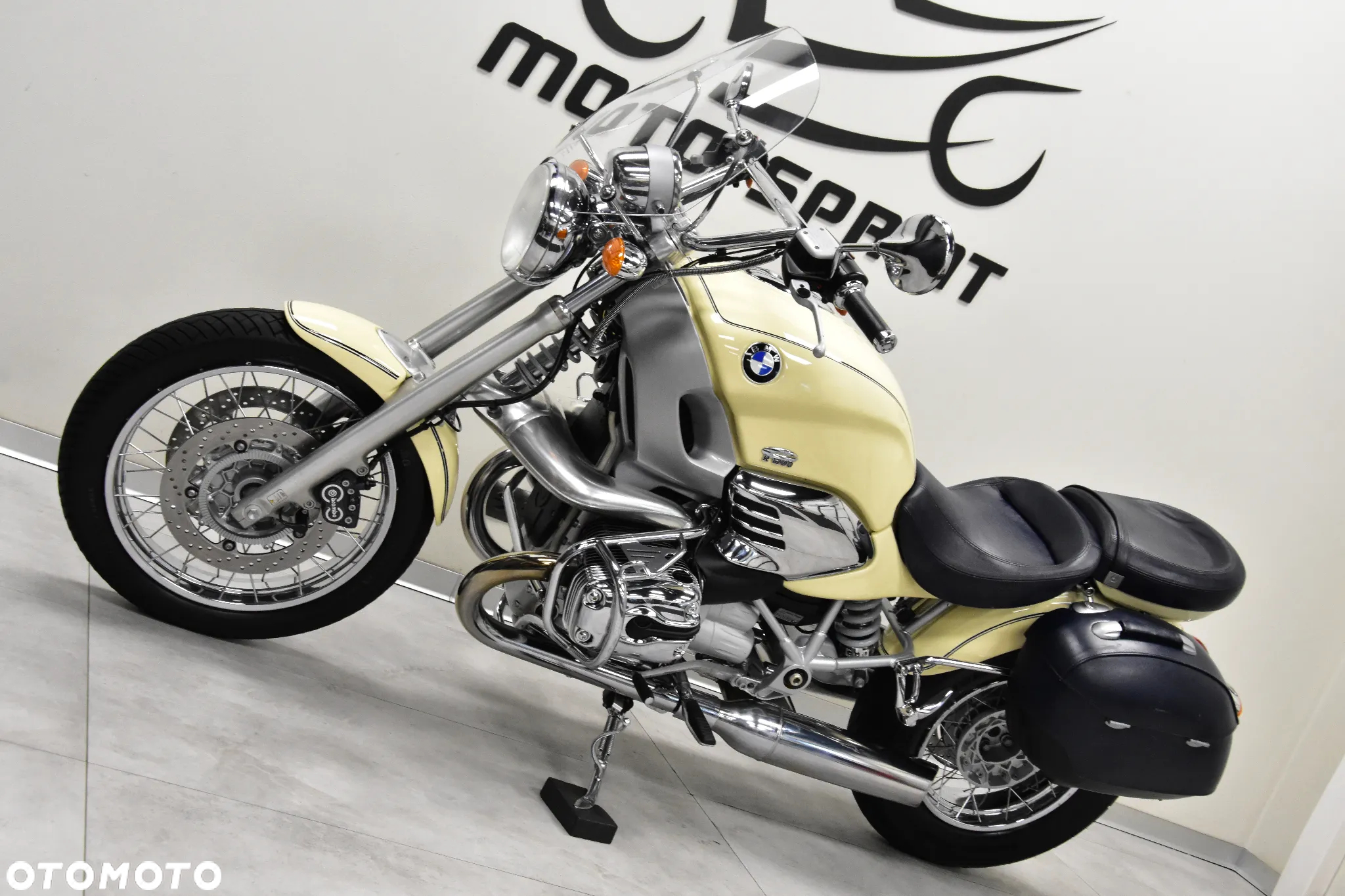 BMW R - 8