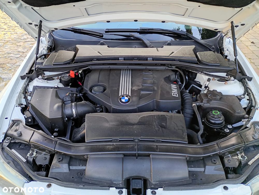 BMW Seria 3 320d xDrive DPF Touring - 37