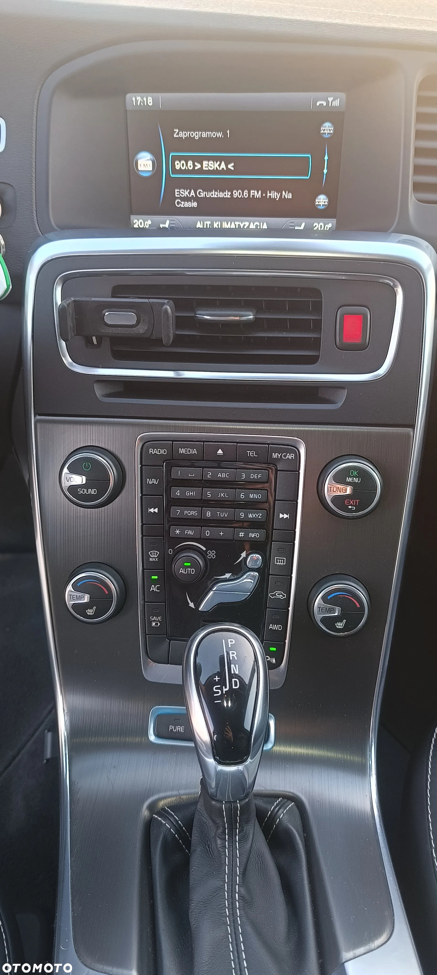 Volvo V60 D6 AWD Plug-in Hybrid Summum - 19