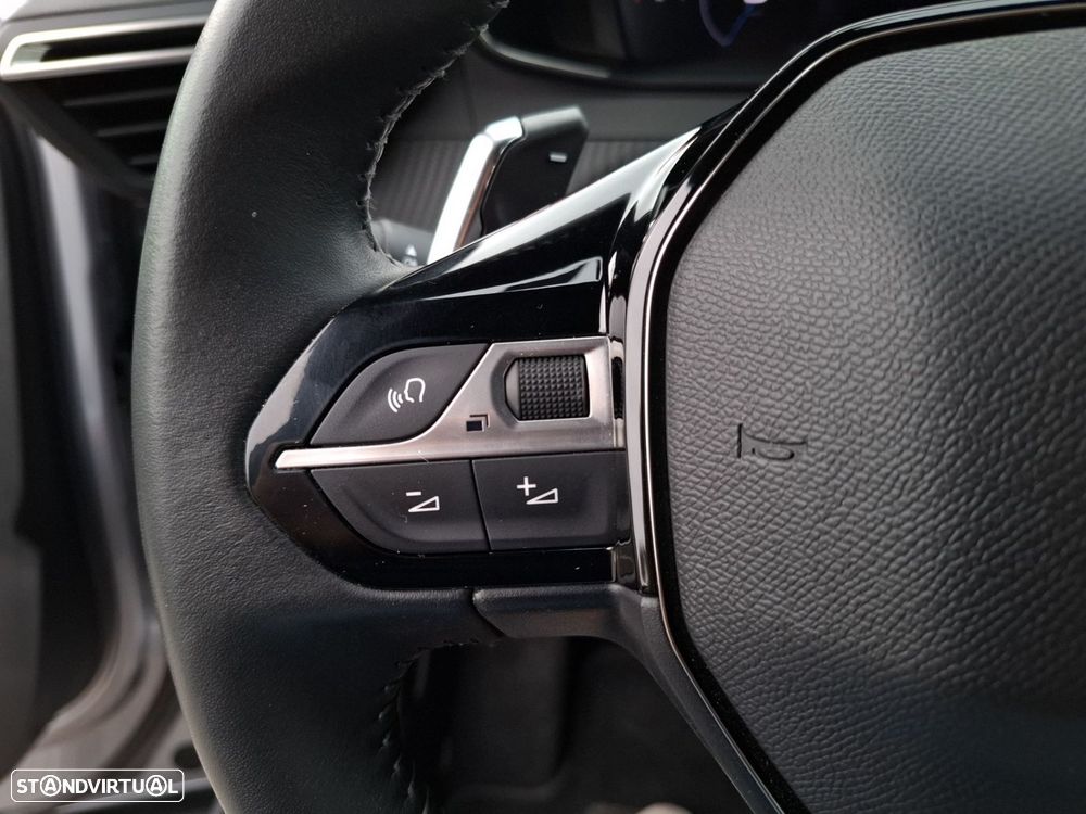 Peugeot 2008 1.2 Hybrid Allure e-DCS6 - 16