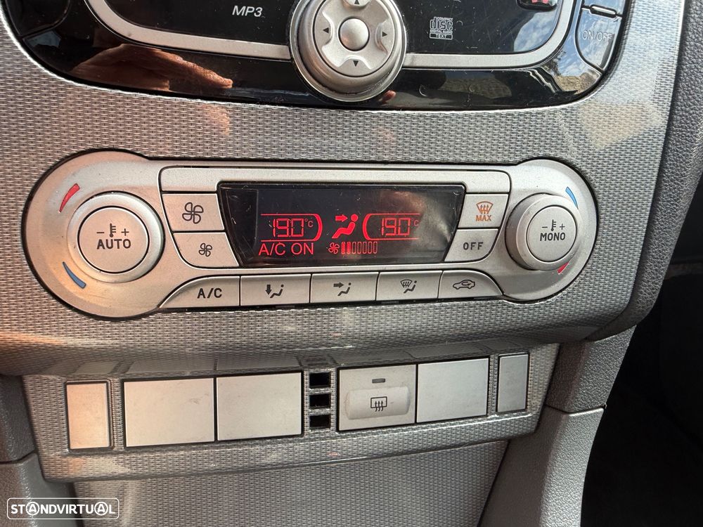 Ford Focus SW 1.6 TDCi Titanium - 21