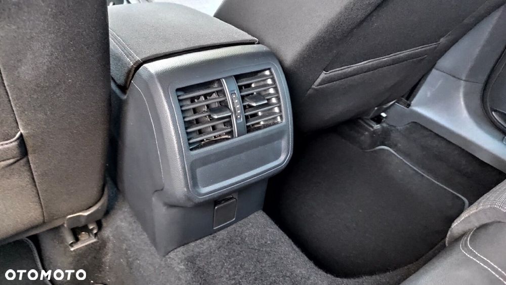 Volkswagen Passat - 28