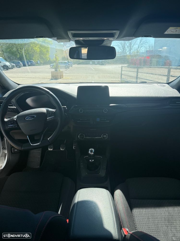 Ford Focus 1.0 EcoBoost MHEV ST-Line X - 14