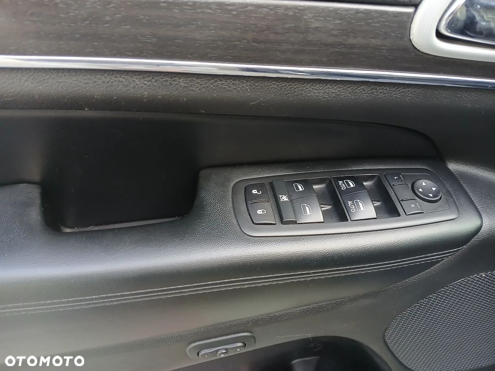 Jeep Grand Cherokee 5.7 V8 HEMI 4WD Automatik Overland - 27