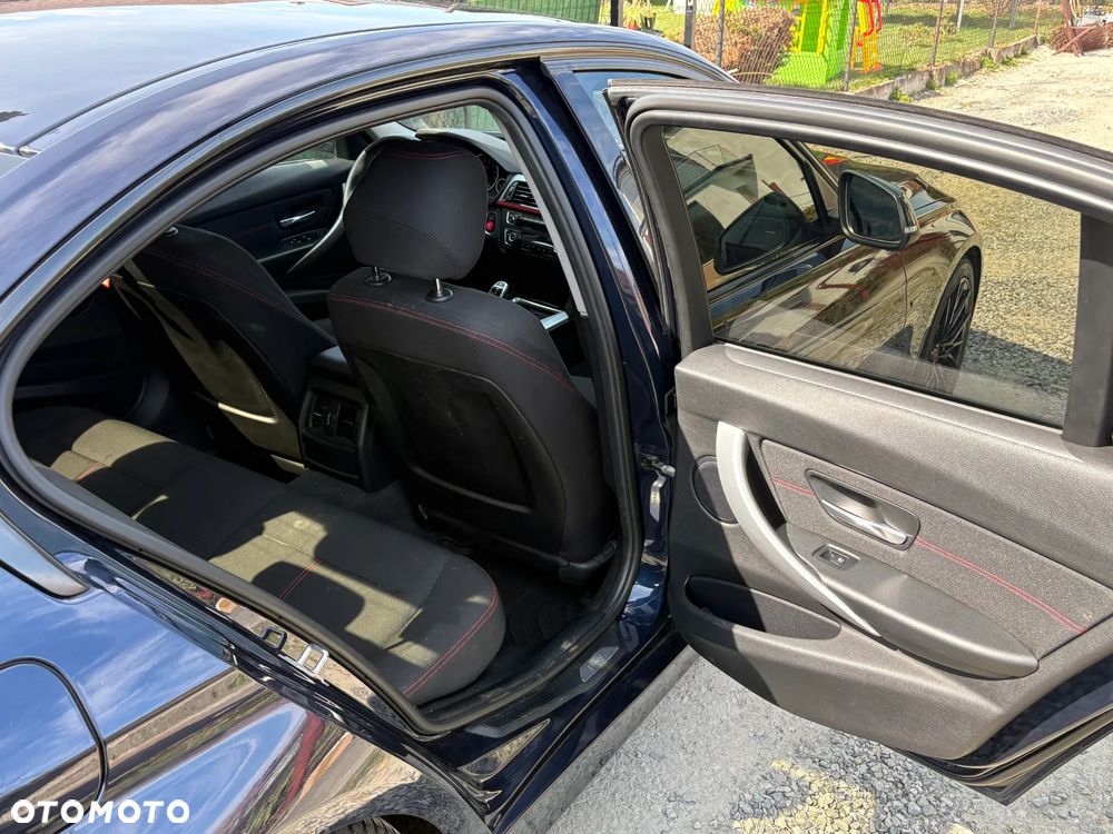 BMW Seria 3 320i Sport Line - 23