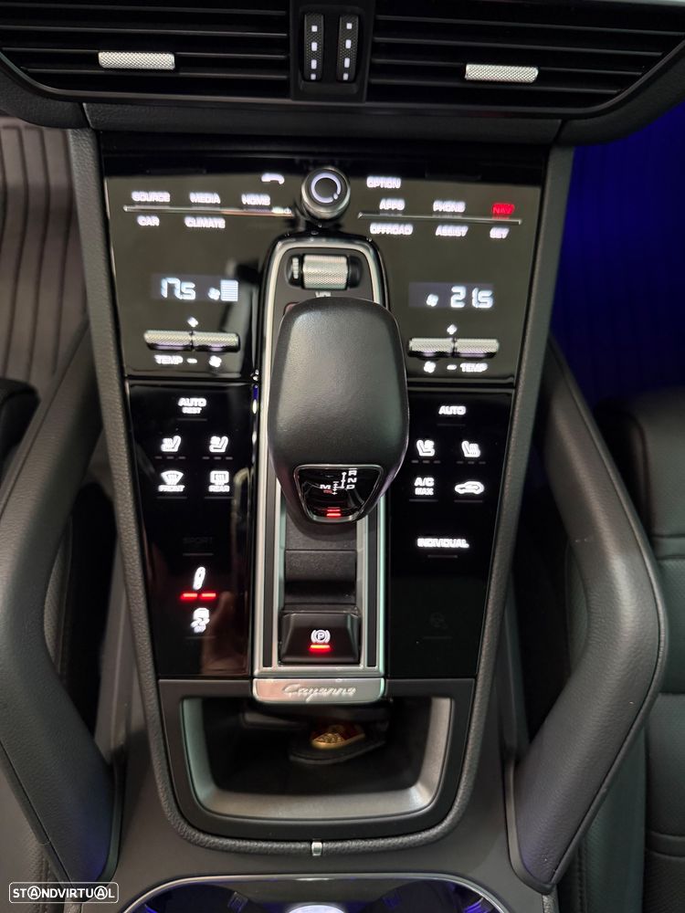 Porsche Cayenne Coupé E-Hybrid Platinum Edition - 26