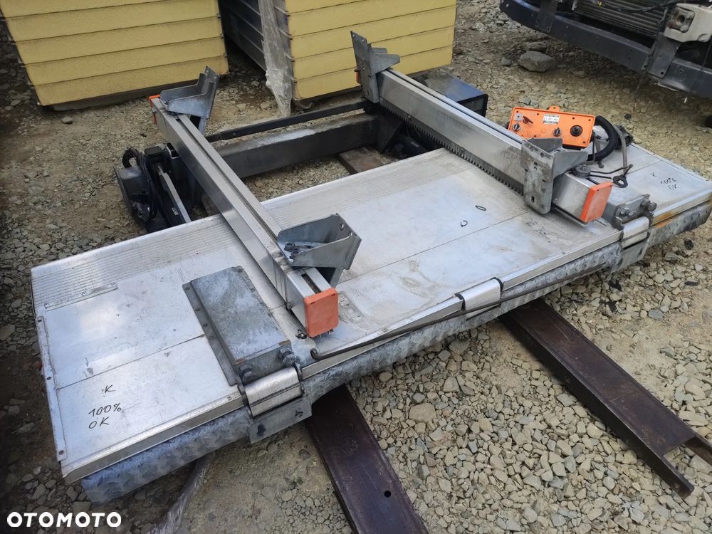 Winda załadowcza Dhollandia 24V 2013r. - 1