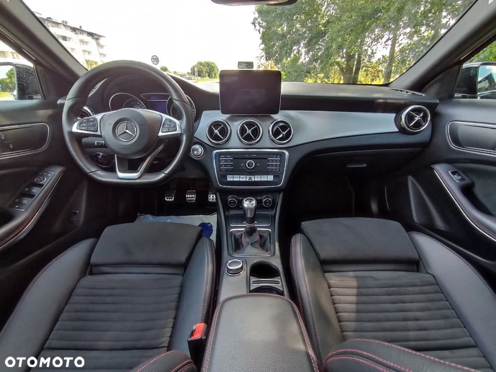 Mercedes-Benz GLA - 23