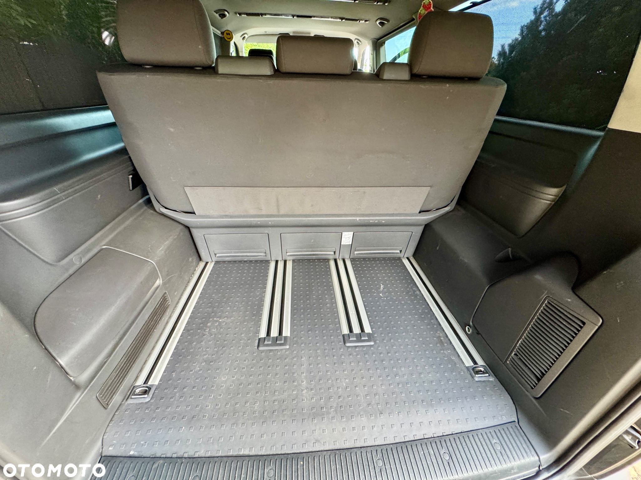 Volkswagen Multivan - 23