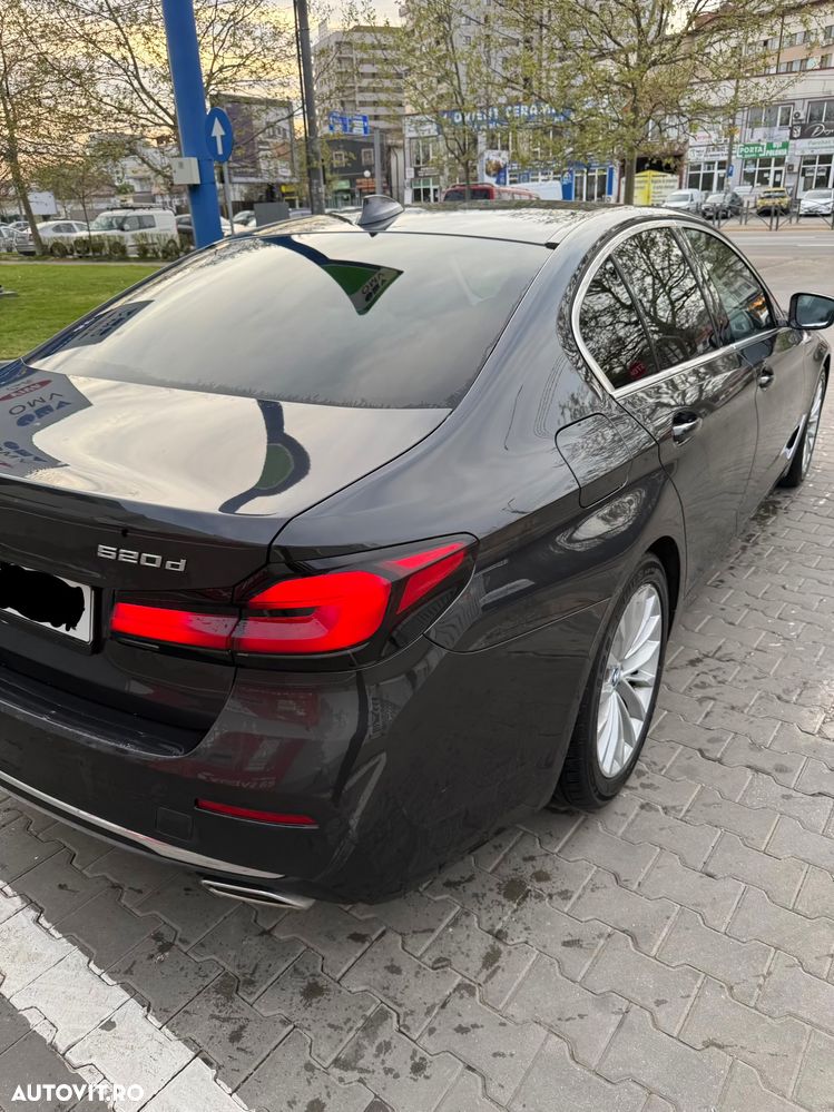 BMW Seria 5 520d Aut. Luxury Line - 7
