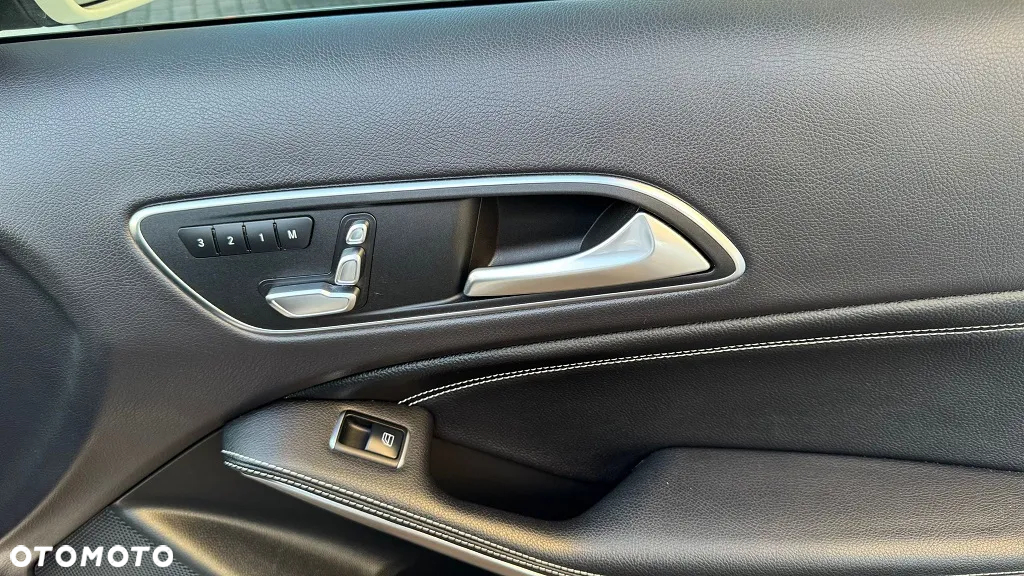 Mercedes-Benz GLA 250 4Matic 7G-DCT AMG Line - 14