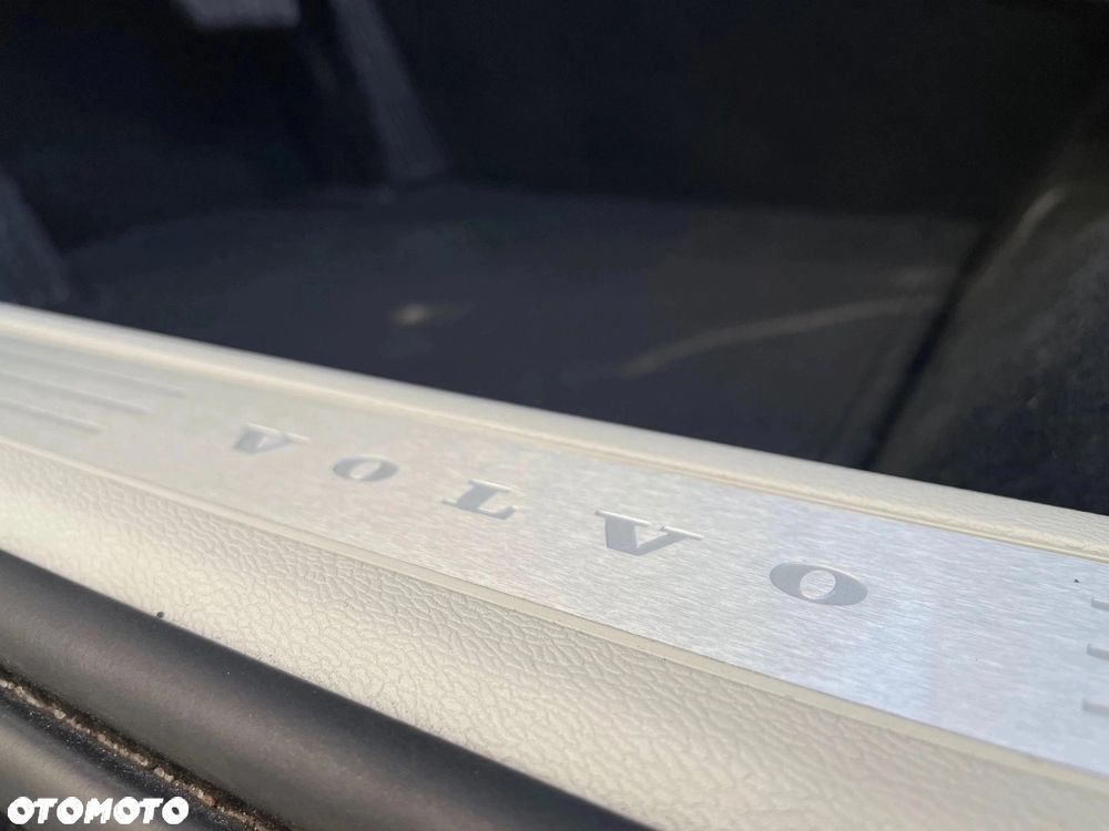 Volvo XC 60 B5 D AWD Inscription - 37