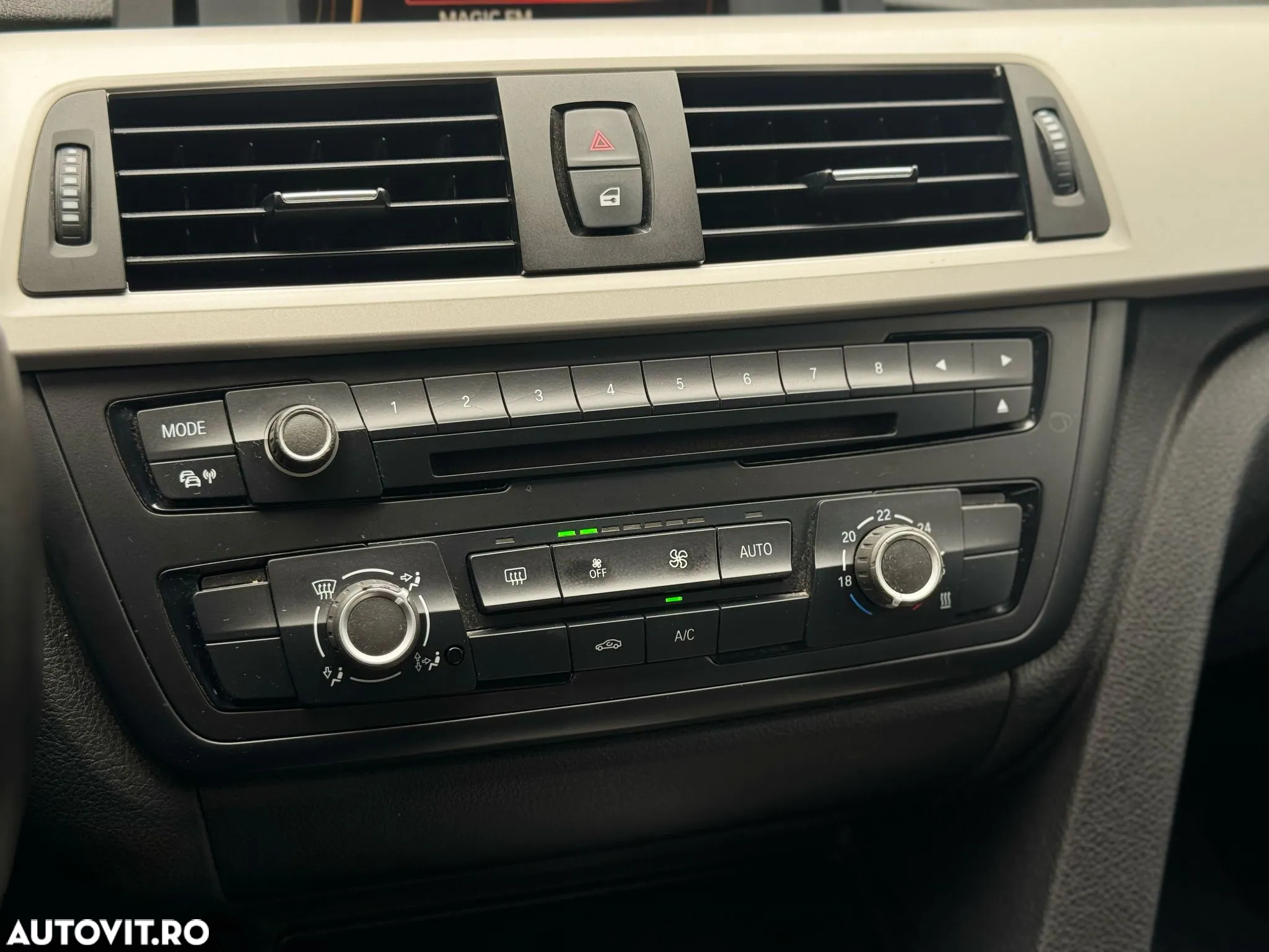 BMW Seria 3 318d Touring Aut. - 35