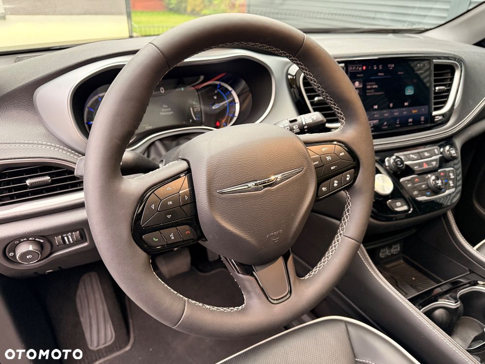 Chrysler Pacifica - 17