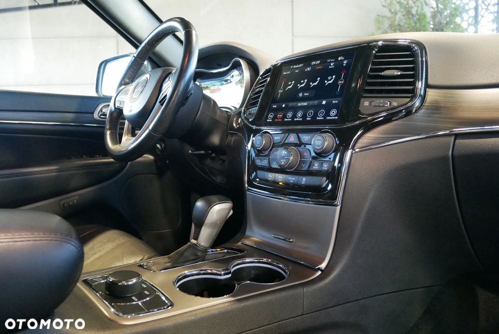 Jeep Grand Cherokee - 28