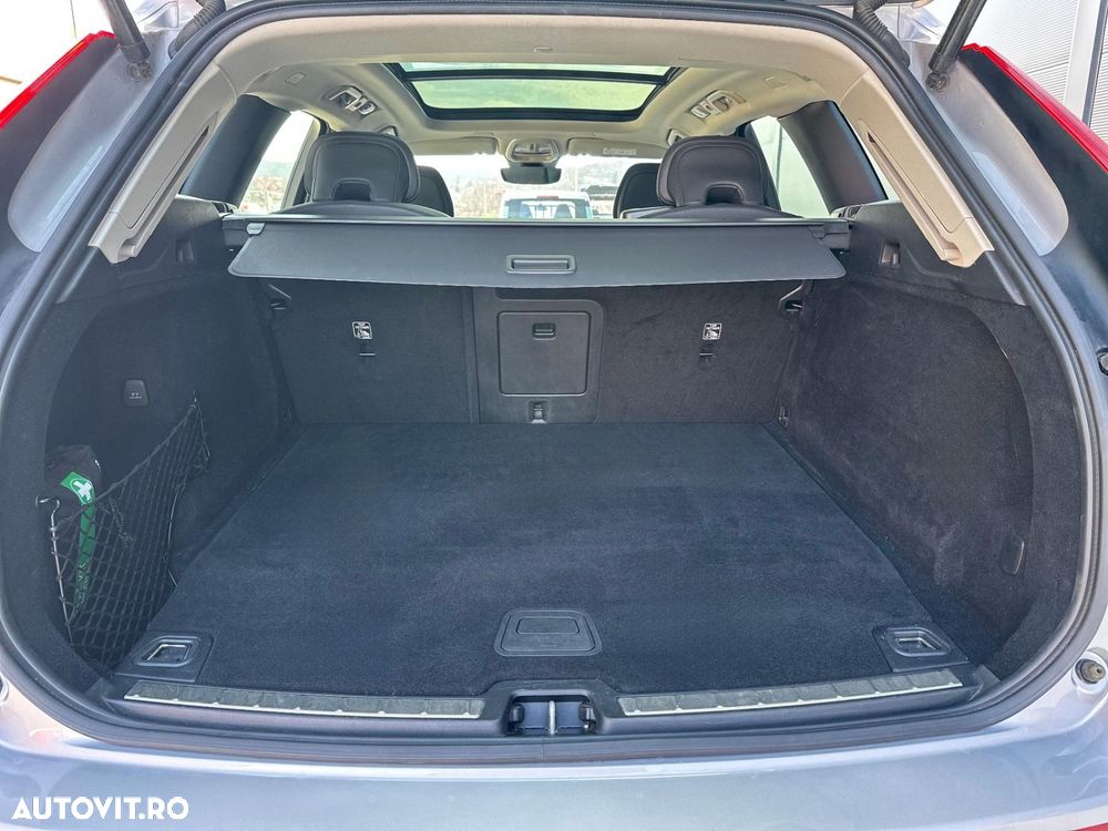 Volvo XC 60 T6 AWD Recharge Plus Bright - 17