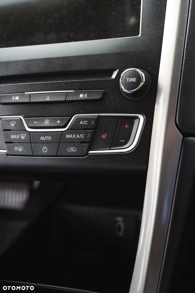 Ford Fusion - 12