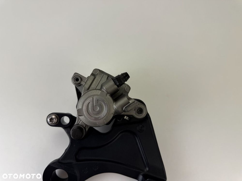 Tylny zacisk hamulcowy Triumph Street Triple 765 RS 2022- - 4
