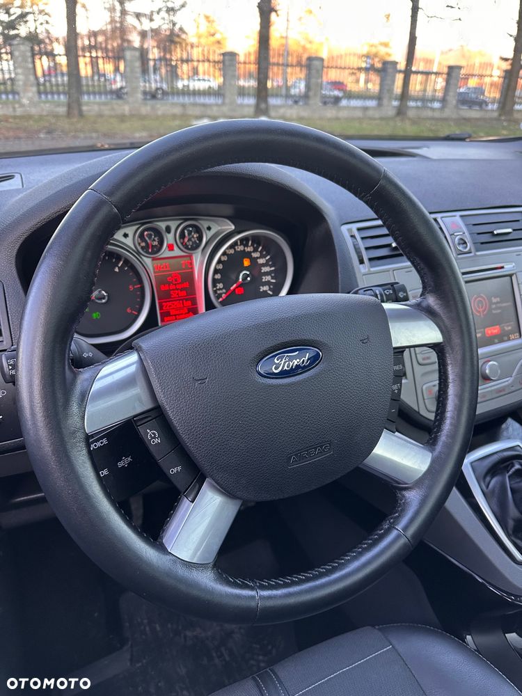 Ford Kuga 2.0 TDCi 4x4 Titanium - 34