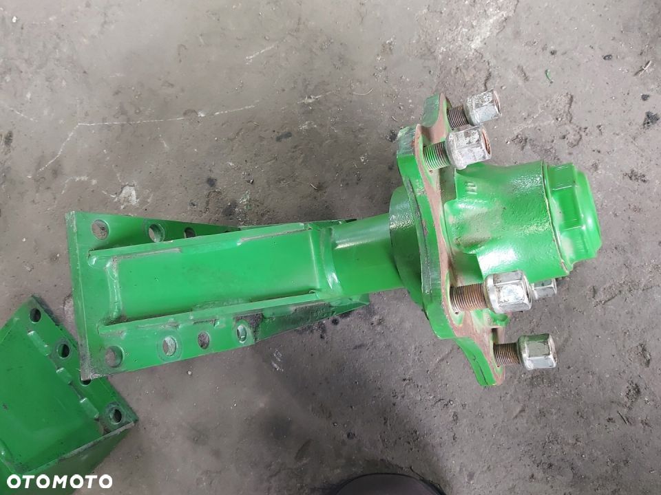 PIASTA KOŁA TYŁ CZOP JOHN DEERE 592 Maxicut 2008R - 2