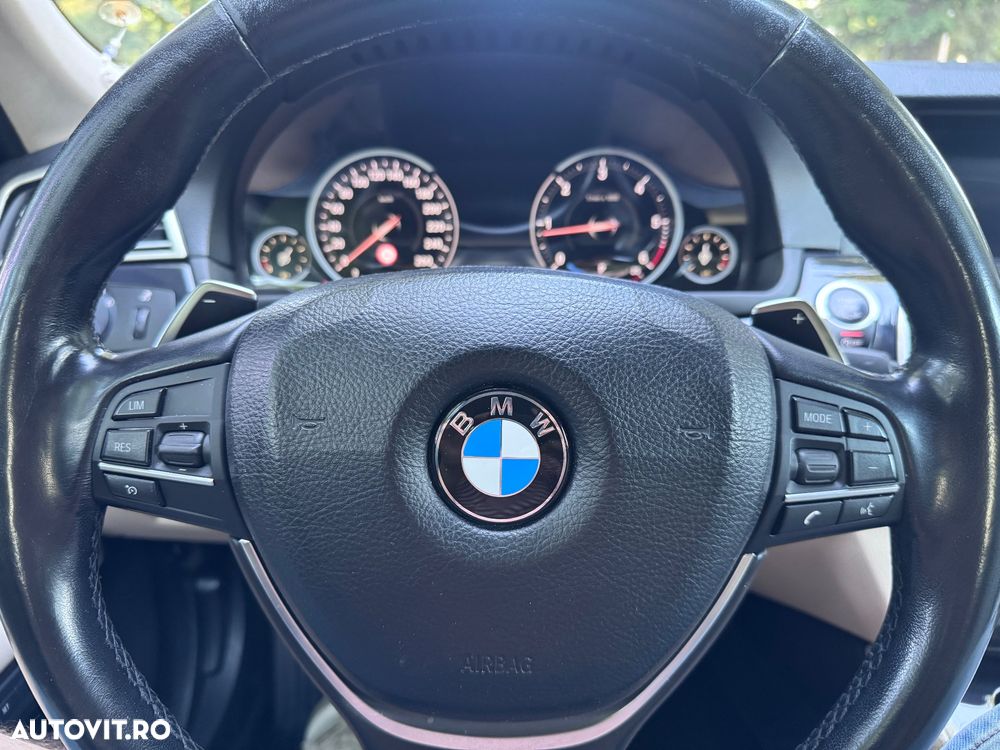 BMW Seria 5 525d xDrive AT - 14