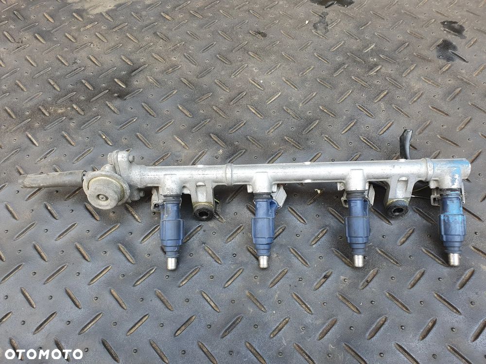 TOYOTA YARIS I 1.0 LISTWA WTRYSKOWA WTRYSKI KOMPLET 4 SZT 23250-0J010 0280156067 POSIADAM 5 SZT - 1