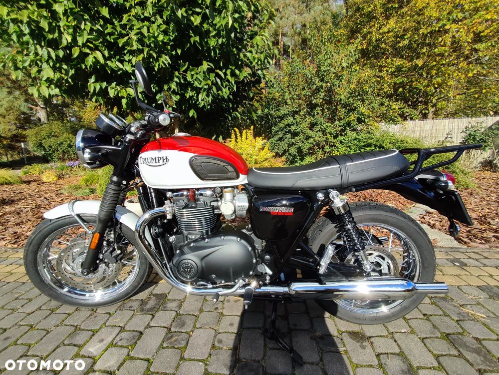 Triumph Bonneville - 1