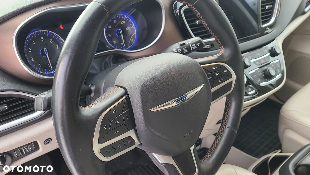 Chrysler Pacifica - 19
