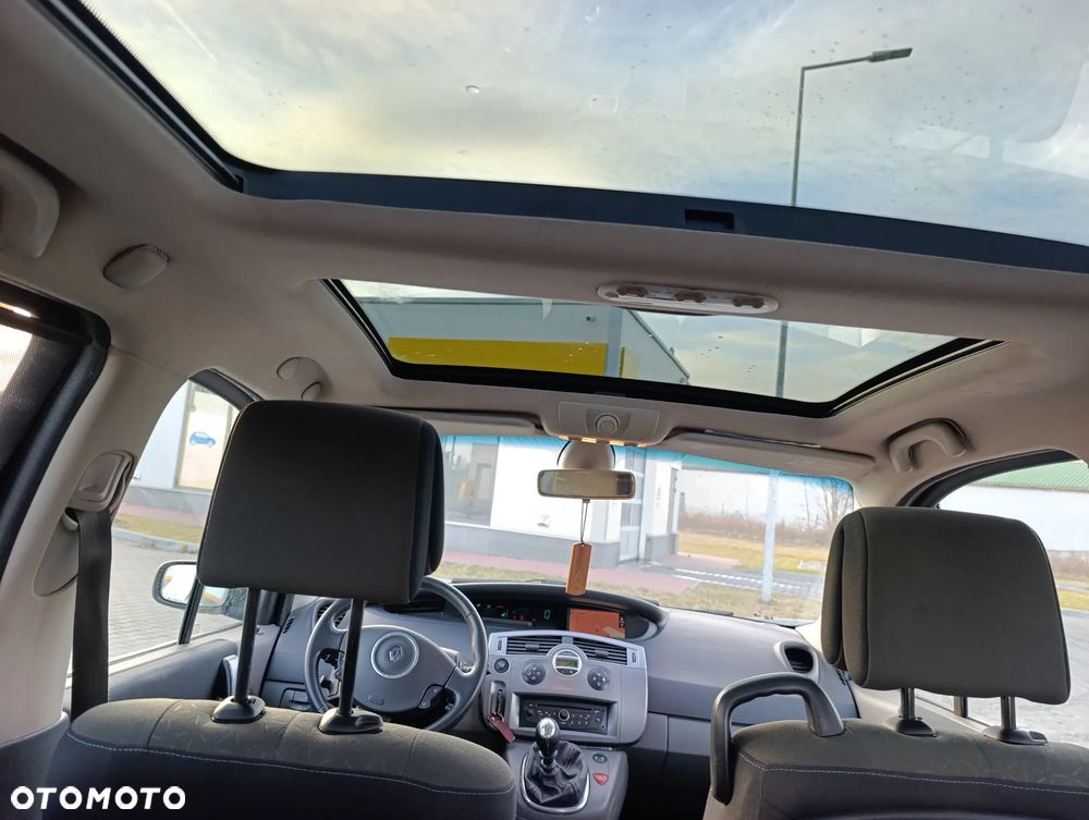 Renault Scenic 1.9 dCi FAP Conquest - 17