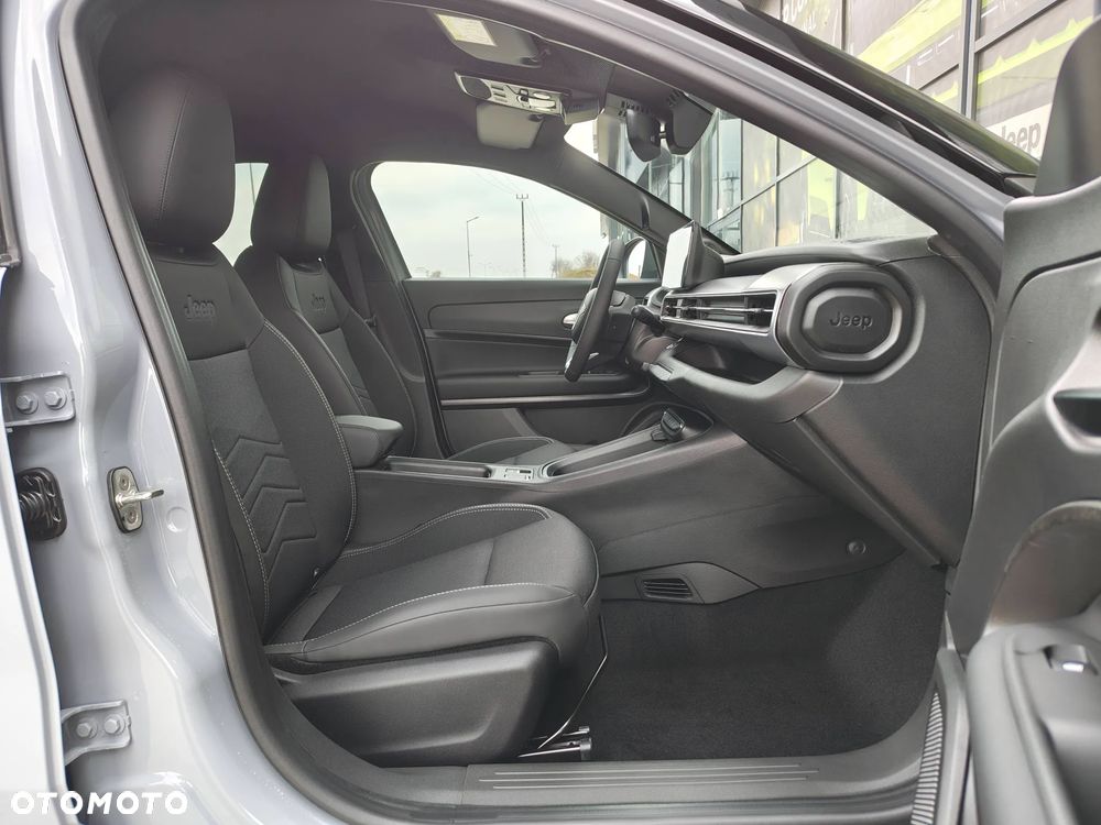 Jeep Avenger 1.2 T3 mHEV Black Edition FWD eDCT6 - 19