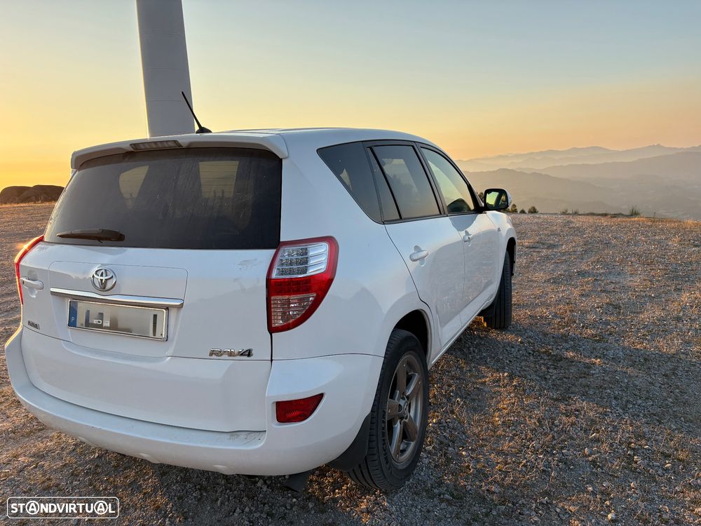 Toyota RAV4 2.2 D-4D 4x4 Executive - 4