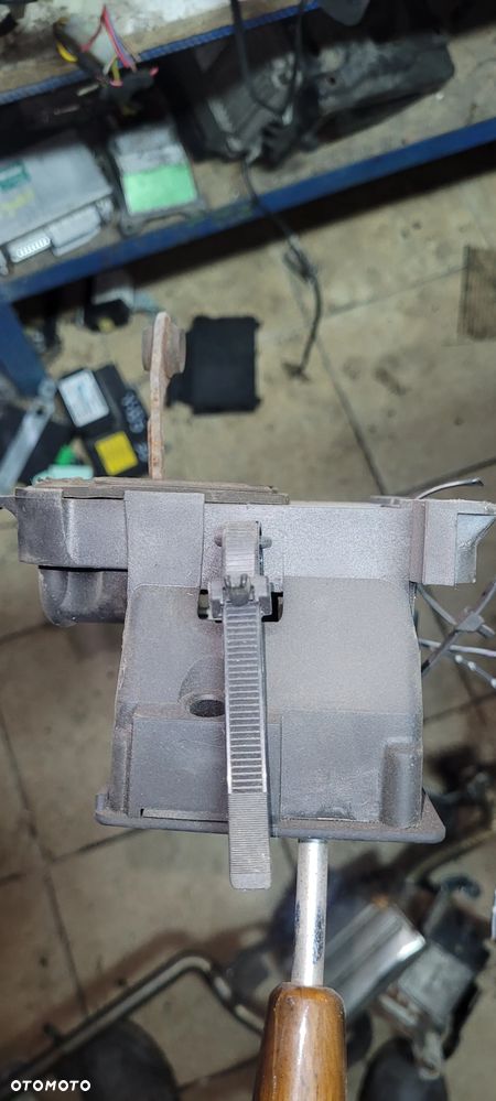 WYBIERAK LEWAREK AUTOMAT MERCEDES W124 - 3