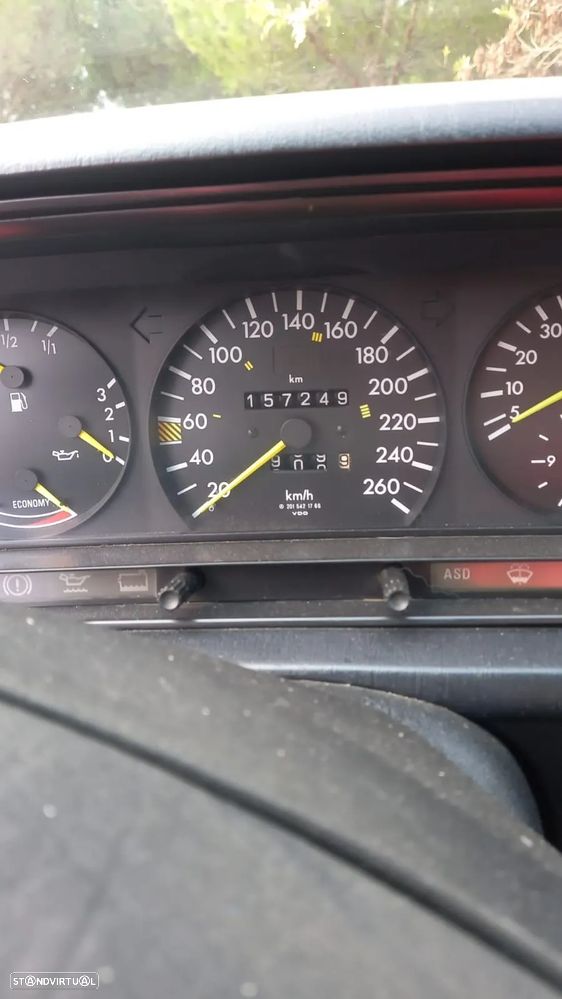 Mercedes-Benz 190 E 2.5-16 - 8