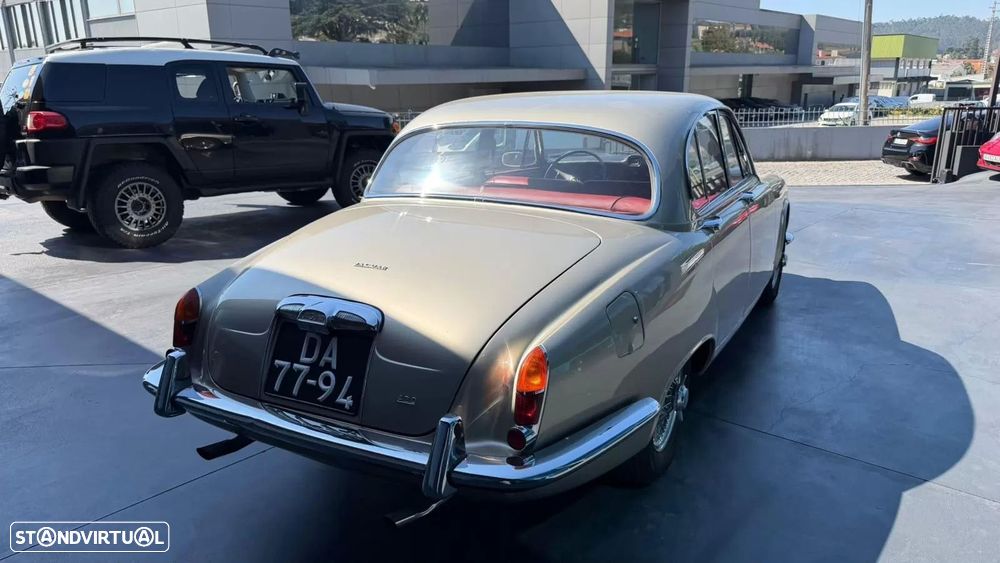Jaguar MK I - 5