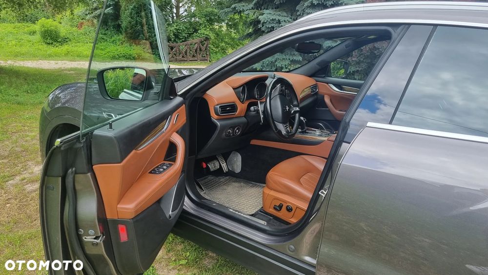 Maserati Levante Q4 GranLusso - 12